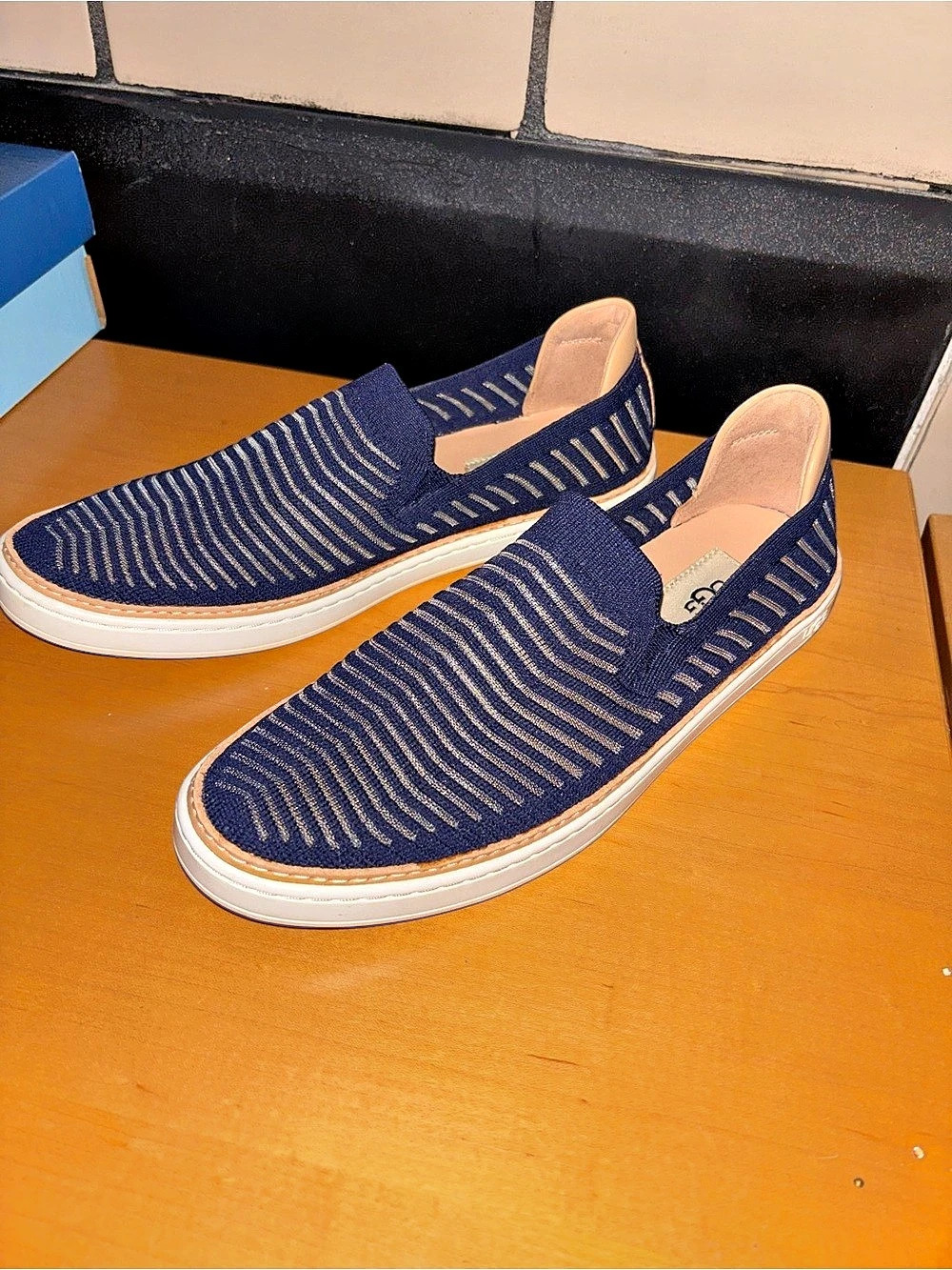 UGG Sammy Breeze Striped Sneakers in Blue & White US 8.5